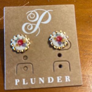 Flower stud earrings